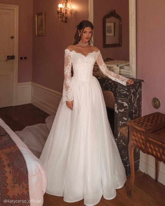 ΑΠΛΑ ΝΥΦΙΚΑ ΜΕ ΔΑΝΤΕΛΑ ΑΠΛΑ ΝΥΦΙΚΑ